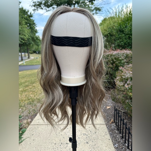 🌟 NEW Chelsey Smith Crowns Synthetic Wig - Standard Size: Charmaine Wheat 🌟 - Picture 7 of 10